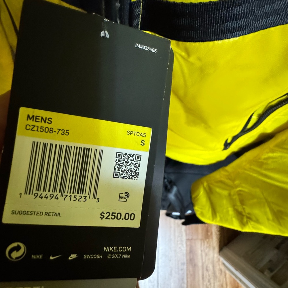 Nike Yellow Puffer Jacket - Picture 3 of 8
